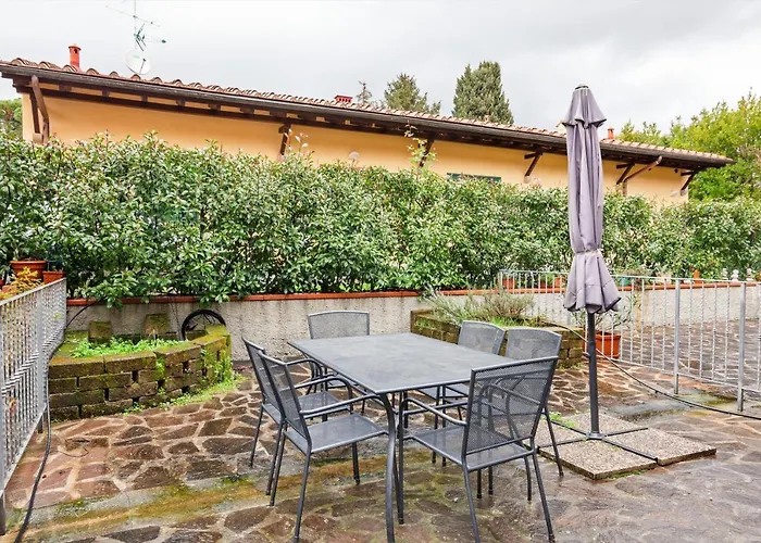 Coverciano Modern Apartment With Patio!